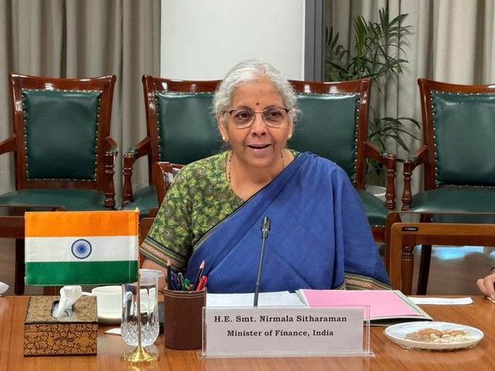 Bộ trưởng Bộ Tài chính Ấn Độ Nirmala Sitharaman trao đổi tại hội đàm.