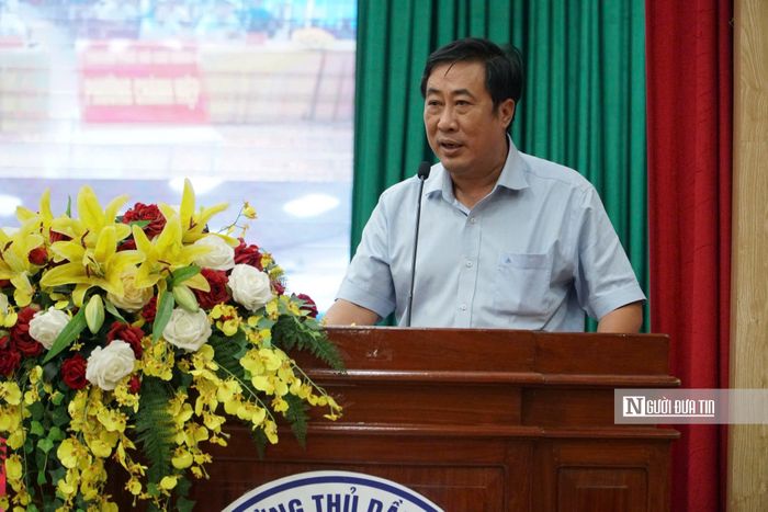 Ông Nguyễn Duy Hiểu, Phó giám đốc Bảo hiểm xã hội Tp.HCM trả lời tước cử tri.