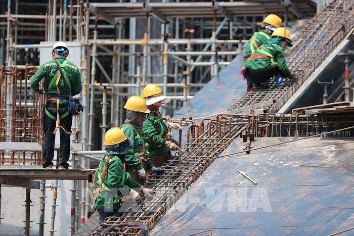 Dự án được tổ chức thi công liên tục 24/24h với nhiều ca kíp, đảm bảo tiến động thi công. Ảnh: Minh Quyết - TTXVN