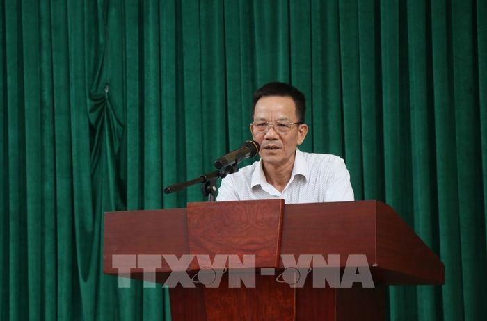 Đại diện người dân phường Tam Sơn, tỉnh Bắc Ninh kiến nghị. Ảnh: Thanh Thương - TTXVN