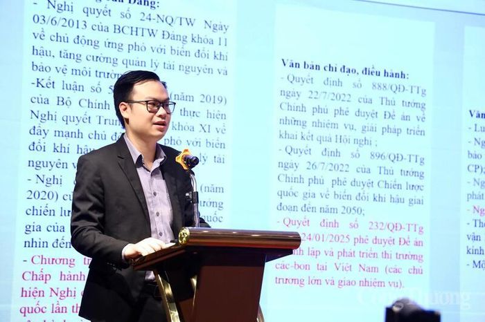 Ông Đỗ Thanh Lâm, đại diện Vụ Pháp chế, Bộ Tài chính trình bày tại hội thảo. 
