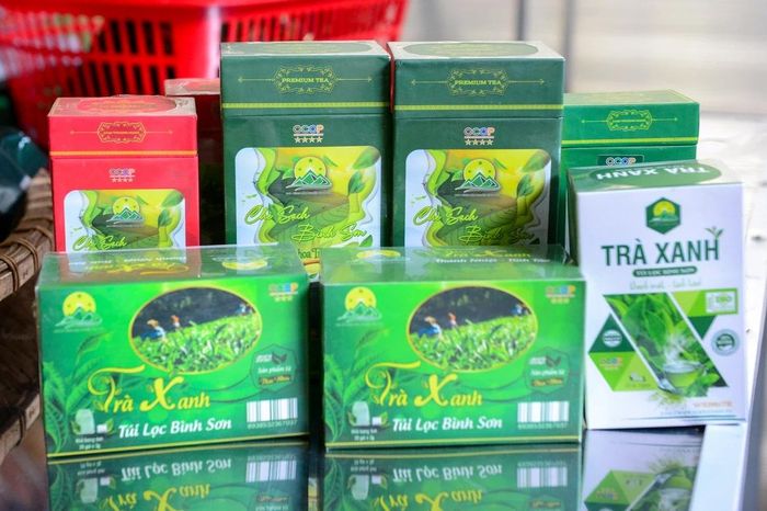 Sau khi đạt OCOP 3 sao năm 2019, đến tháng 12 năm 2024 sản phẩm “Chè sạch Bình Sơn” của HTX Dịch vụ Nông lâm nghiệp Bình Sơn được công nhận đạt chuẩn OCOP 4 sao - dấu mốc khẳng định chất lượng và uy tín, đồng thời mở rộng thị trường, giúp nhiều hộ đạt thu nhập hàng trăm triệu đồng mỗi năm.