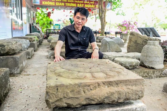 Ông Nguyễn Văn Long, Phó Giám đốc Ban Quản lý Di sản Thành nhà Hồ và các di tích trọng điểm tỉnh Thanh Hóa, cho biết: "Các đợt khảo cổ đã phát hiện nhiều hiện vật, tư liệu có giá trị, đặc biệt là hệ thống chân đế bằng đá. Đây là những cứ liệu quan trọng góp phần làm sáng tỏ quy mô và cấu trúc của các công trình kiến trúc bên trong nội thành".