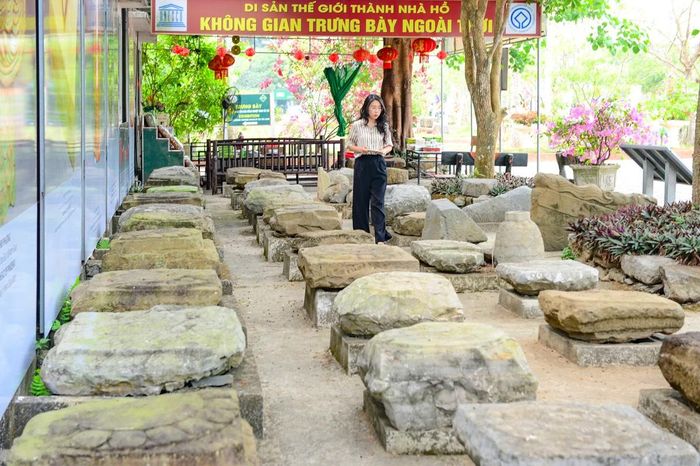 Có thể thấy, hệ thống chân tảng đá tại Thành nhà Hồ không chỉ là dấu tích vật chất của các công trình kiến trúc cổ, mà còn là “chìa khóa” giúp giải mã lịch sử, nghệ thuật và kỹ thuật xây dựng qua nhiều triều đại. Những giá trị này tiếp tục khẳng định vị thế đặc biệt của Thành nhà Hồ trong dòng chảy di sản văn hóa Việt Nam và thế giới.