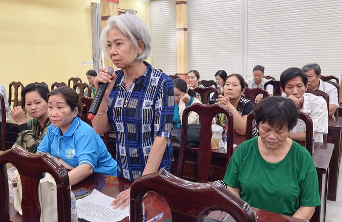 Cử tri phường Châu Đốc phát biểu ý kiến.