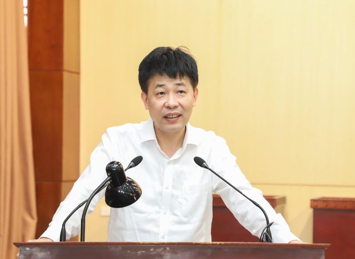 Phó Cục trưởng Cục Quản lý đất đai Mai Văn Phấn phát biểu tại hội nghị. Ảnh: NGỌC PHÚ