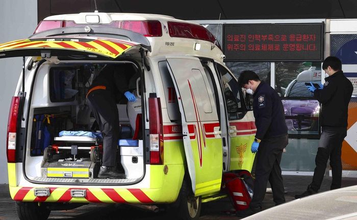Bên ngoài phòng cấp cứu của một bệnh viện ở Seoul (Hàn Quốc). Ảnh: Newsis