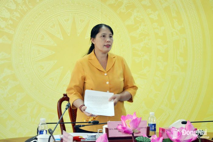 Thành ủy viên, Phó Trưởng ban Tuyên giáo và Dân vận Thành ủy Lê Thị Thái chủ trì làm việc với Đảng ủy phường Dầu Giây. Ảnh: Phương Hằng