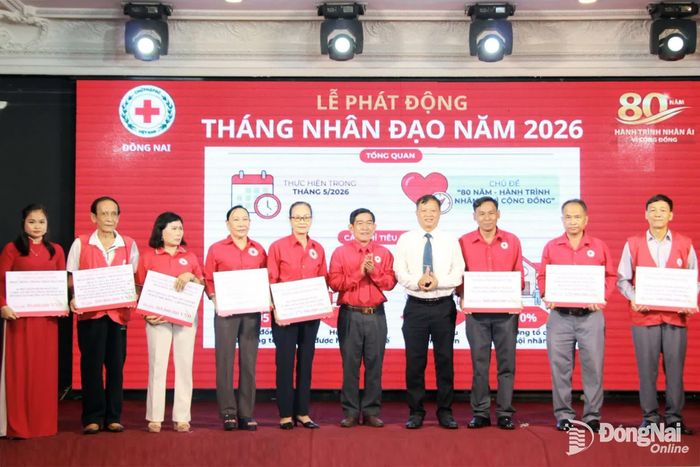 Hội Chữ thập đỏ các phường, xã, các câu lạc bộ, chi hội trực thuộc Thành hội đăng ký vận động nguồn lực thực hiện Tháng Nhân đạo. Ảnh: Nga Sơn