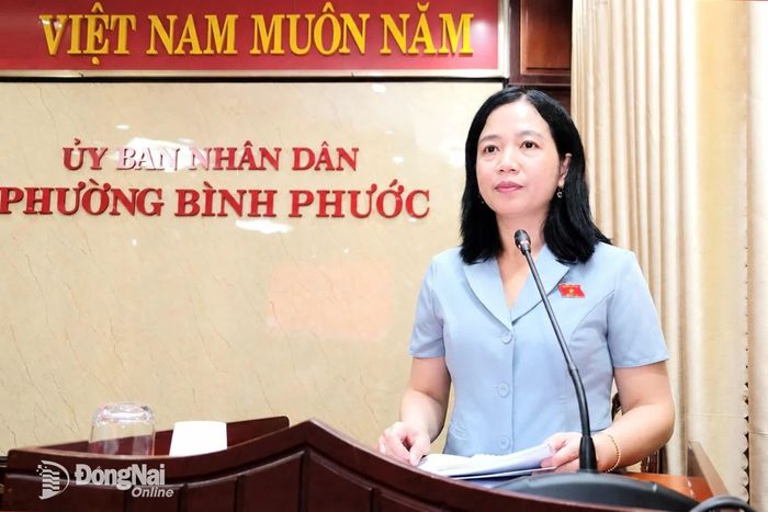 Đại biểu Điểu Huỳnh Sang, Thành ủy viên, Phó Trưởng đoàn chuyên trách Đoàn đại biểu Quốc hội thành phố Đồng Nai phát biểu tại buổi tiếp xúc với cử tri phường Bình Phước. Ảnh: Quang Xuân