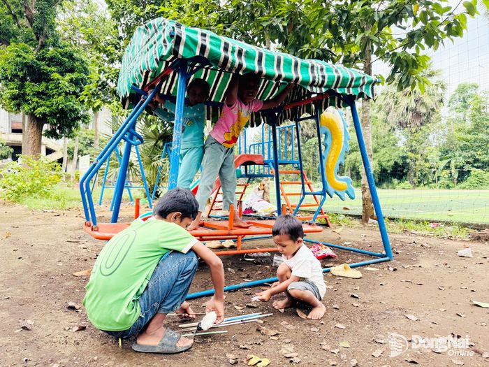 Trẻ em xã Lộc Hưng vui chơi tại chùa Sóc Lớn (xã Lộc Hưng, thành phố Đồng Nai). Ảnh: Hạnh Dung