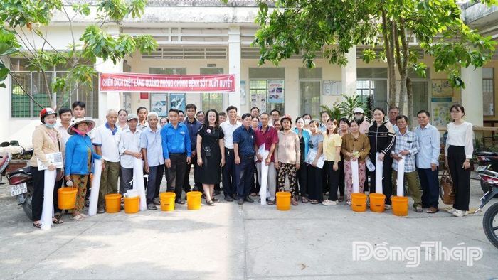 Các cộng tác viên ra quân chiến dịch diệt lăng quăng.
