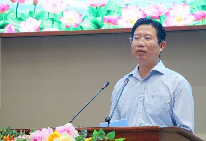 Phó Chủ tịch UBND tỉnh Huỳnh Minh Tuấn phát biểu tại hội nghị.