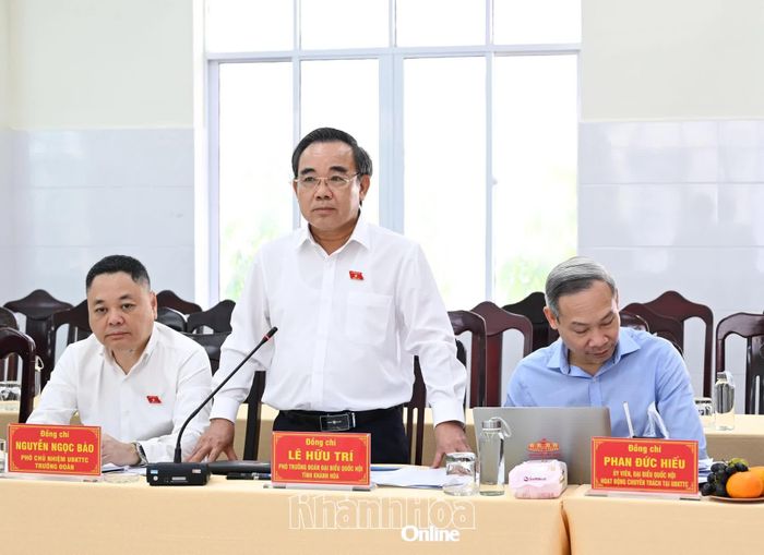 Phó Trưởng đoàn chuyên trách Đoàn Đại biểu Quốc hội tỉnh Lê Hữu Trí phát biểu.