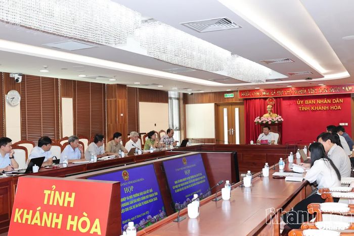 Quang cảnh cuộc họp.