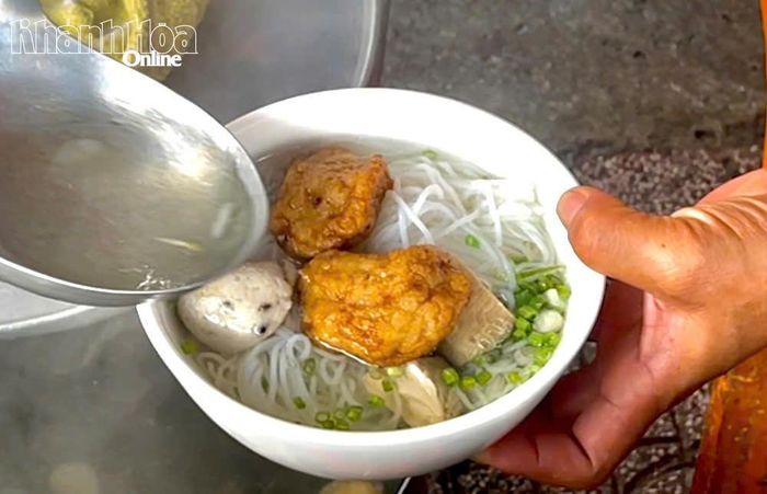 Tô bún cá thơm ngon.
