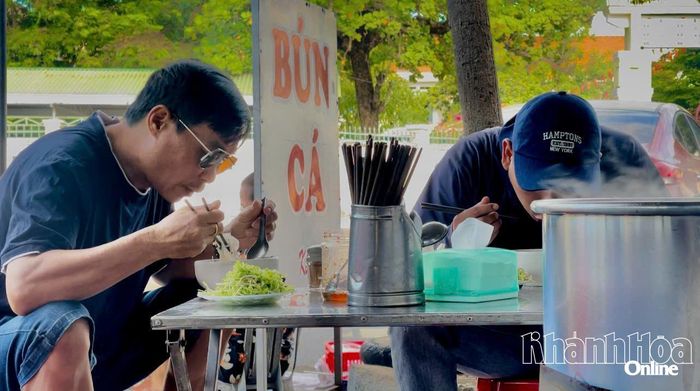 Với người Ninh Hòa, bún cá là món có thể ăn bất cứ lúc nào trong ngày.