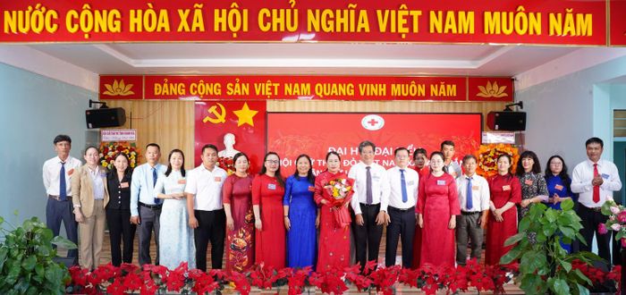 Ban Chấp hành Hội Chữ thập đỏ xã Vạn Thắng nhiệm kỳ 2026 - 2031 ra mắt đại hội.