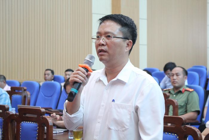 Đại diện Phòng Văn hóa - Xã hội (xã Nậm Hàng) kiến nghị tới Đoàn ĐBQH.