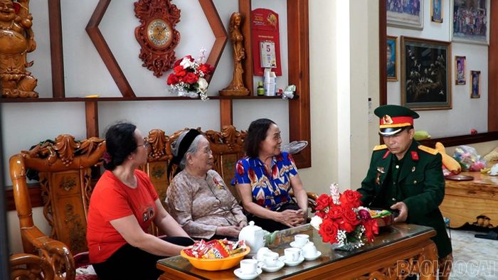 Gia đình cụ Hoàn có truyền thống cách mạng.