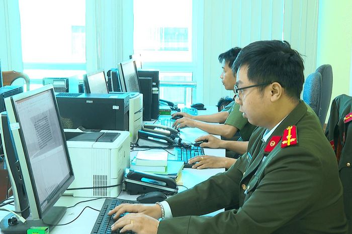 Cán bộ, chiến sĩ Phòng Tham mưu Công an tỉnh luôn tận tâm với công việc