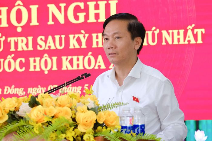 Ông Lâm Văn Đoan, Phó Chủ nhiệm Ủy ban Văn hóa và Xã hội của Quốc hội phát biểu, tiếp thu các ý kiến cử tri