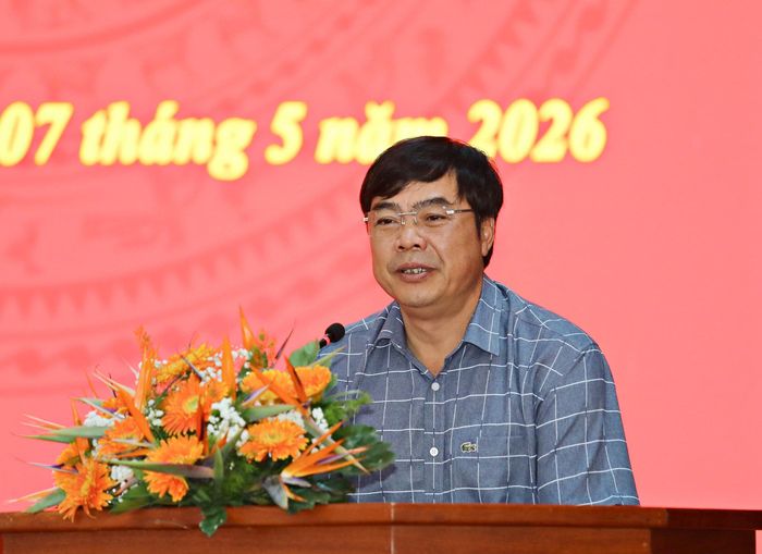 Đồng chí Đặng Đức Hiệp, Phó Trưởng đoàn chuyên trách Đoàn ĐBQH tỉnh Lâm Đồng phát biểu tiếp thu, giải trình các ý kiến từ cử tri xã Đơn Dương