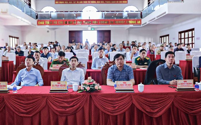 Đoàn ĐBQH tỉnh và lãnh đạo địa phương tham dự hội nghị