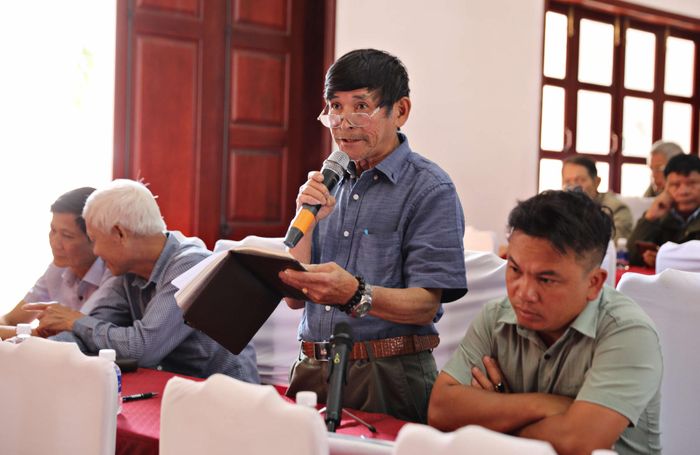 Cử tri Nguyễn Văn Cư, Trưởng Ban Công tác Mặt trận thôn Nghĩa Lập 4 kiến nghị tăng cường các giải pháp tránh lãng phí tài sản công dôi dư sau sáp nhập trên địa bàn xã Đơn Dương và các xã lân cận