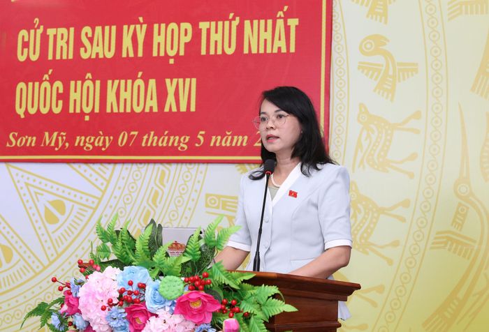Đại biểu Phạm Thị Hồng Yến phát biểu tại hội nghị