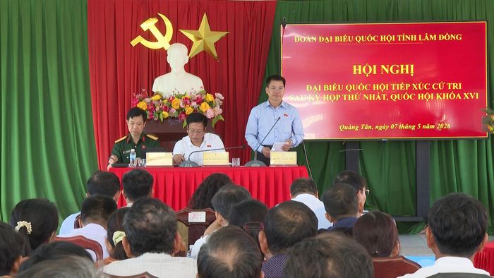 Đại diện Đoàn ĐBQH tỉnh ghi nhận, tổng hợp ý kiến, kiến nghị cử tri để trình lên cấp có thẩm quyền xem xét, giải quyết theo luật định