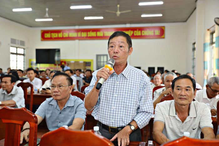 Cử tri xã Ka Đô phản ánh những bất cập trong thực hiện chính sách bảo hiểm y tế, hệ thống đường giao thông xuống cấp nhưng chưa được sửa chữa trong thời gian qua