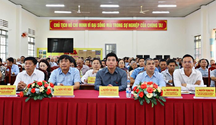 Đoàn ĐBQH tỉnh và lãnh đạo địa phương tham dự hội nghị tiếp xúc cử tri