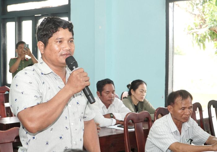 Cử tri xã Đông Giang kiến nghị tại buổi tiếp xúc