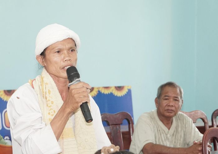 Cử tri xã Đông Giang kiến nghị tại buổi tiếp xúc
