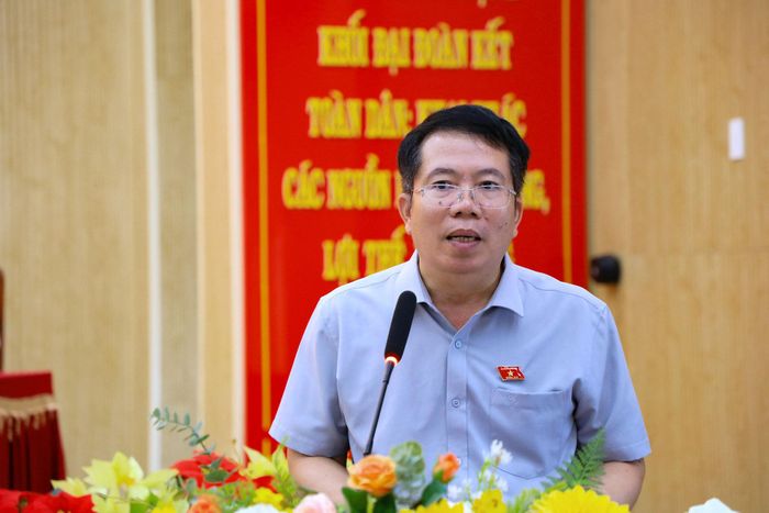 Đại biểu Quốc hội Nguyễn Văn Hiển phát biểu tại buổi tiếp xúc cử tri