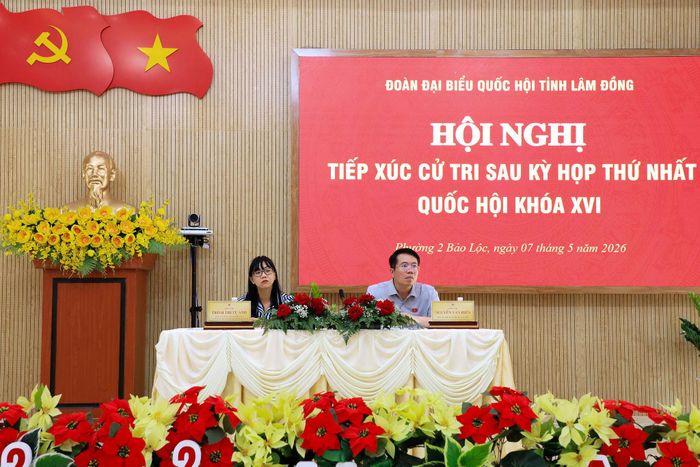 Đại biểu Quốc hội Nguyễn Văn Hiển và Trịnh Thị Tú Anh chủ trì Hội nghị tiếp xúc cử tri tại Phường 2 Bảo Lộc