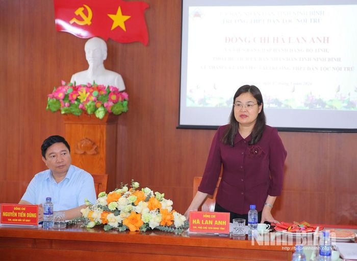 Đồng chí Phó Chủ tịch UBND tỉnh Hà Lan Anh phát biểu tại buổi làm việc.