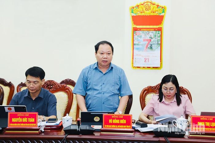 Đồng chí Vũ Hồng Hiên, Ủy viên Ban Thường vụ Tỉnh ủy, Chủ nhiệm Ủy ban Kiểm tra Tỉnh ủy phát biểu tại hội nghị.