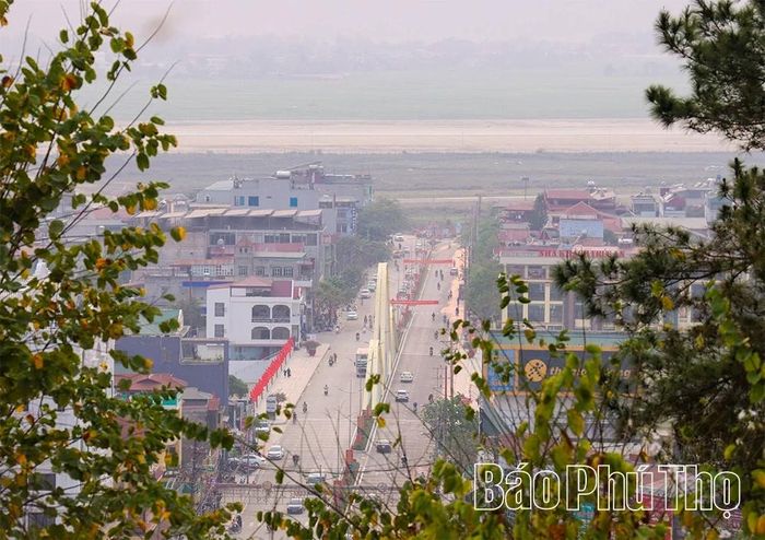 ... Du khách đến với Điện Biên - mảnh đất thiêng gắn liền với chiến công hiển hách năm 1954.