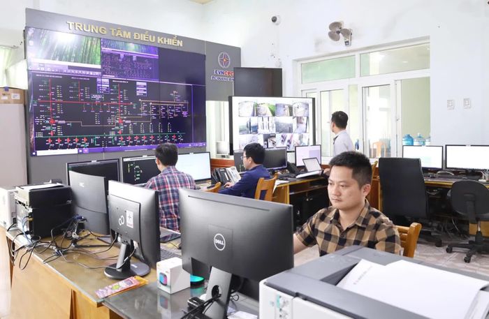 Trung tâm điều khiển PC Quảng Trị góp phần tích cực vào công tác vận hành lưới điện ngày càng an toàn, hiện đại - Ảnh: V.M
