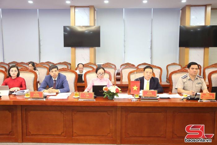 Đoàn công tác Sở Tư pháp tỉnh Sơn La và Thi hành án dân sự tỉnh Sơn La dự cuộc làm việc.