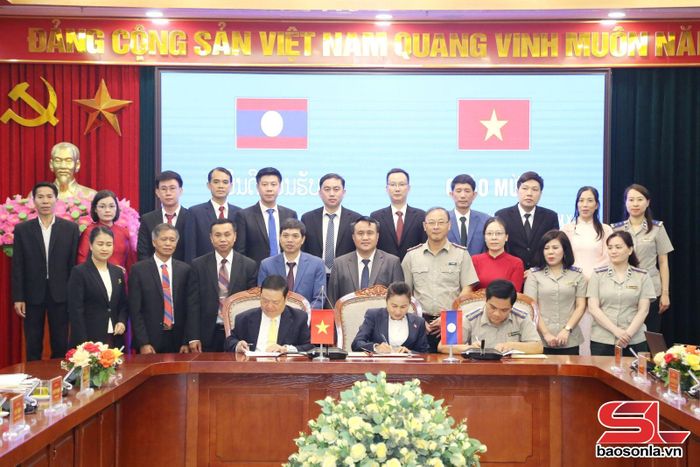 Lãnh đạo Sở Tư pháp Sơn La, Thi hành án dân sự tỉnh và Sở Tư pháp tỉnh U Đôm Xay ký biên bản hợp tác trong lĩnh vực tư pháp, thi hành án dân sự.