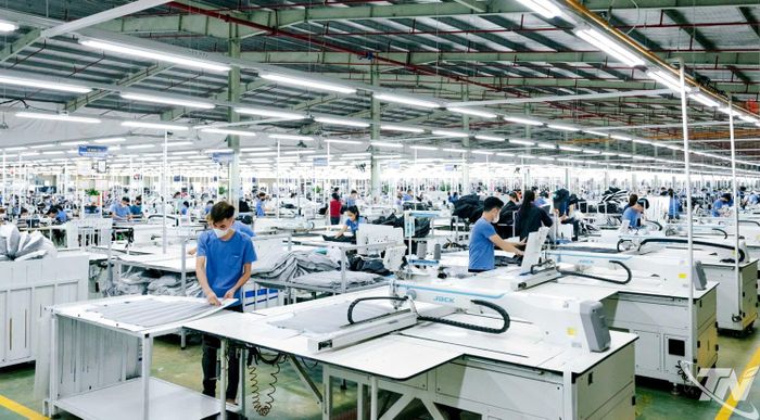 Tỉnh Thái Nguyên tiếp tục duy trì vị thế trong nhóm địa phương dẫn đầu cả nước về xuất khẩu. Trong ảnh: Sản xuất hàng may mặc xuất khẩu tại Công ty CP Đầu tư và Thương mại TNG.
