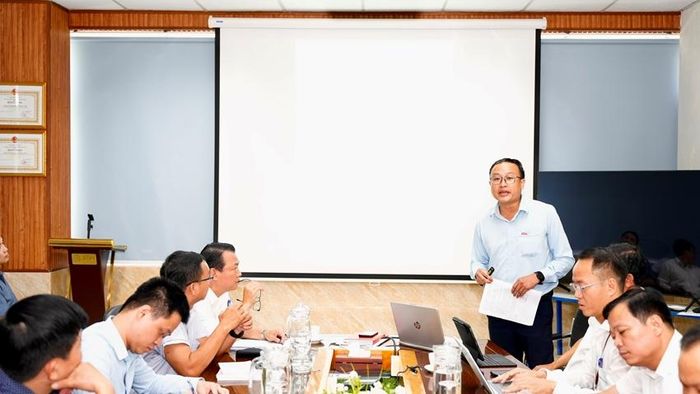 Lãnh đạo doanh nghiệp nêu ý kiến tại buổi làm việc
