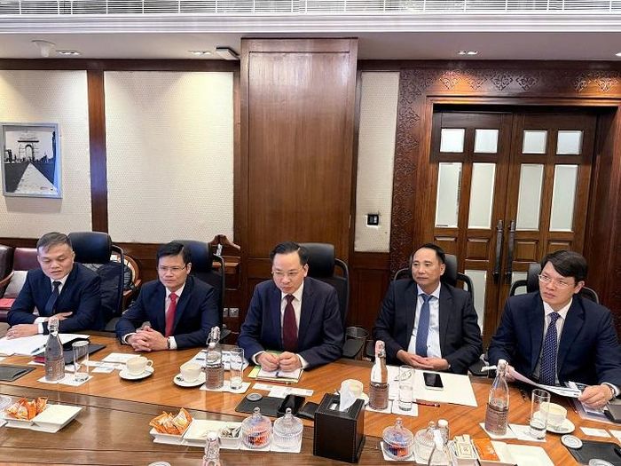 Tổng Giám đốc Vinachem Nguyễn Hữu Tú trao đổi với các doanh nghiệp Ấn Độ về cơ hội mở rộng hợp tác trong lĩnh vực phân bón, hóa chất nông nghiệp và hóa chất xanh