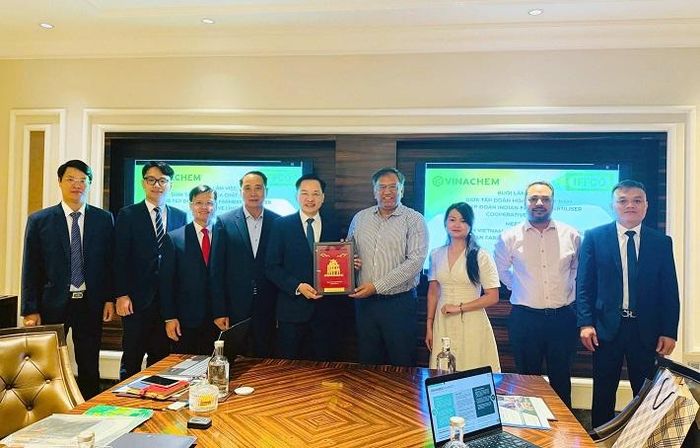 Vinachem làm việc với IFFCO về mô hình phân phối phân bón và dịch vụ kỹ thuật gắn với nông dân