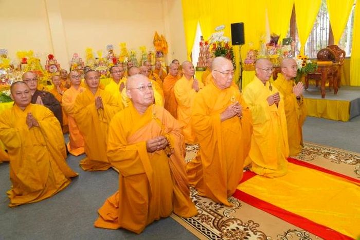 Ban Thường trực Ban Trị sự tỉnh thành kính đảnh lễ Giác linh Trưởng lão Hòa thượng