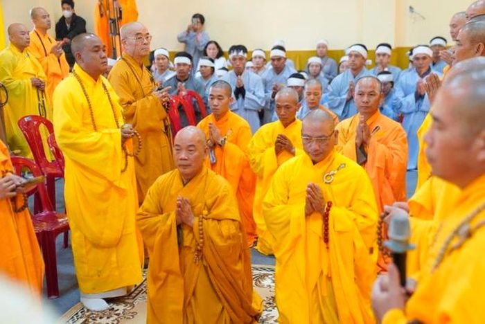 Đại diện môn đồ pháp quyến Trưởng lão Hòa thượng