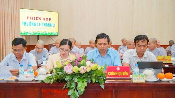 Chính quyền tham dự
